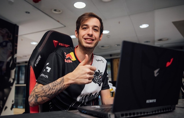 LOL Esports官方推特： Elk 是世界上最好的ADC之一！